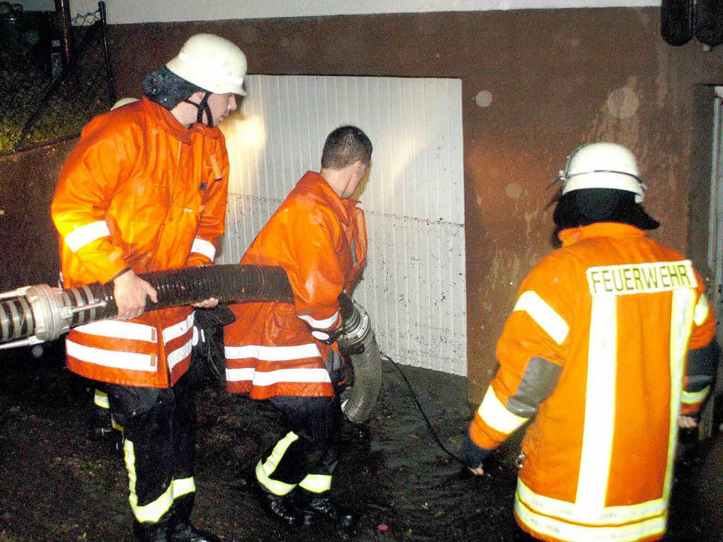 In Oberweier musste die Feuerwehr reihenweise Keller auspumpen, hier im Bereich Schweden-/Gartenstrae