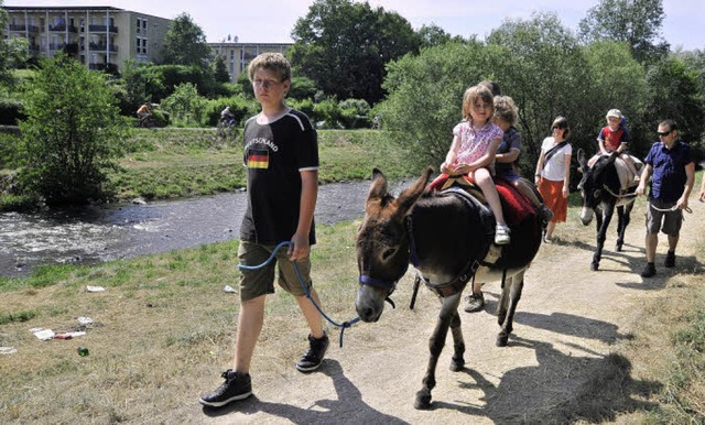 Auch ein Eselrcken kann entzcken: Di... als Reittiere durchaus geeignet sind.  | Foto: Michael Bamberger