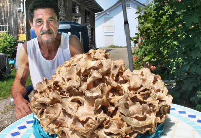 Ein Glckspilz darf sich Victor Biasut...htexemplar, drfte 2 Kilogramm wiegen.  | Foto: Silvia Eismann