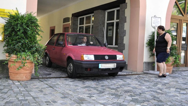 Klack-klack macht&#8217;s jedes Mal, w...fahrt wegen der Bauarbeiten gesperrt.   | Foto: Elisabeth Willers