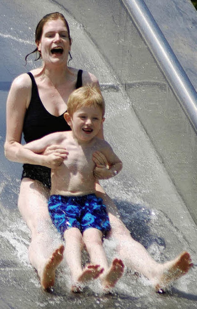 Ausgelassenes Vergngen ist im Schwimm...iniger Strenfriede manchmal getrbt.   | Foto: Mink