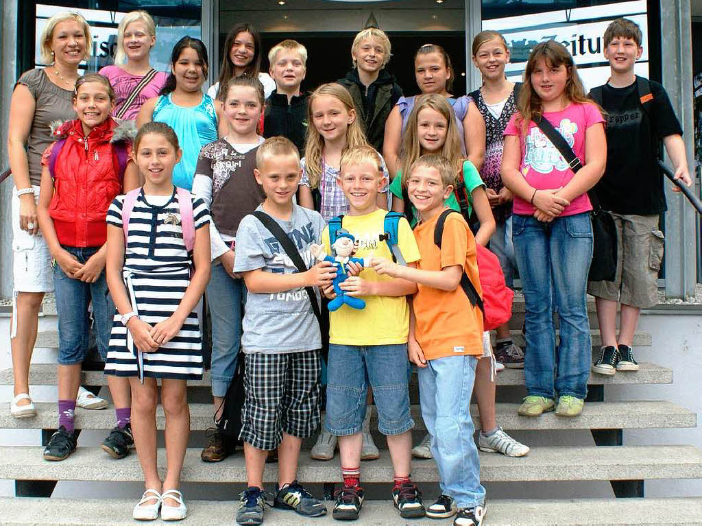 Die Klasse 4b der Lindenbergschule mit ihrer Lehrerin Frau Just Die Klasse 4b der Lindenbergschule mit ihrer Lehrerin Frau Just