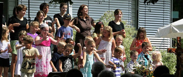 Gemeindefest: Kinder singen whrend des Gottesdienstes.  | Foto: Bergmann