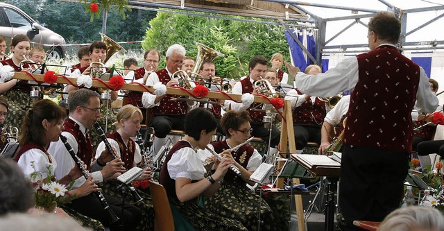 Der Musikverein aus Biederbach bei seinem Auftritt beim Waldfest.   | Foto: Heidi Fssel