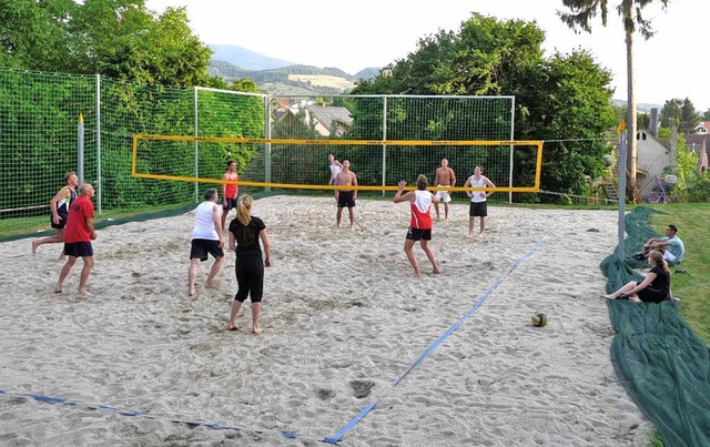 Der neue Beach-Volleyplatzfeld bei der Schule in Laufen    | Foto: Volker Mnch