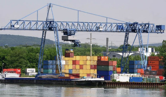 Im Hafen Weil am Rhein hat auch der Um...iner Center wieder stark zugenommen.    | Foto: zVg