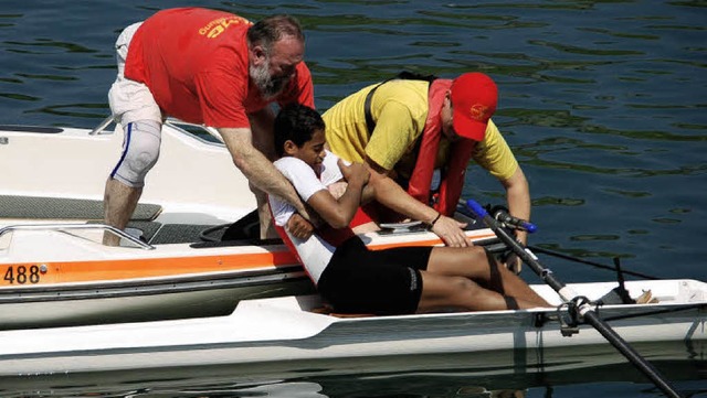 Wie schwierig es ist, einen bewusstlos...as Sportboot auf keinen Fall kentern.   | Foto: hans-jochen voigt