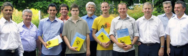 Strahlende Preistrger,  neben Vertret...aniel Fischer und  Prof.  Alfred Isele  | Foto: hochschule