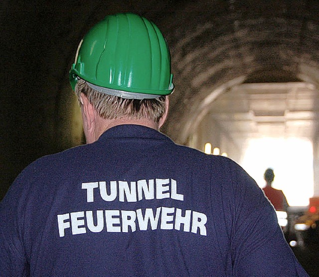 Fr die Tunnelfeuerwehr sind mit Blick...etriebsphase noch viele Fragen offen.   | Foto: Langelott