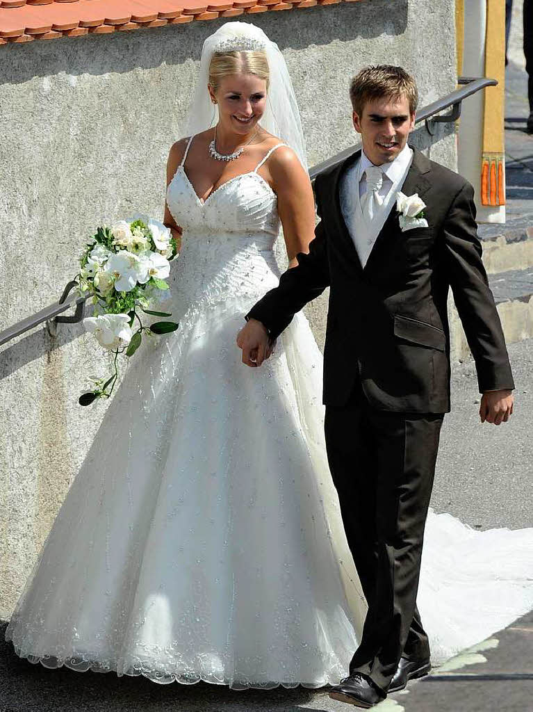 Philipp Lahm heiratete am Mittwoch im bayerischen Kleinhelfendorf seine langjhrige Freundin Claudia Schattenberg.