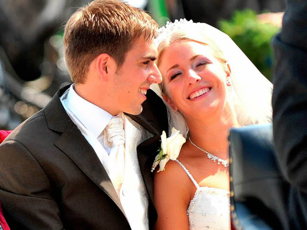 Philipp Lahm heiratete am Mittwoch im bayerischen Kleinhelfendorf seine langjhrige Freundin Claudia Schattenberg.