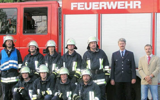 Erfolgreiche Feuerwehrleute:  Gruppenf...erold (kniend von links nach rechts).   | Foto: Rolf-Dieter kanmacher