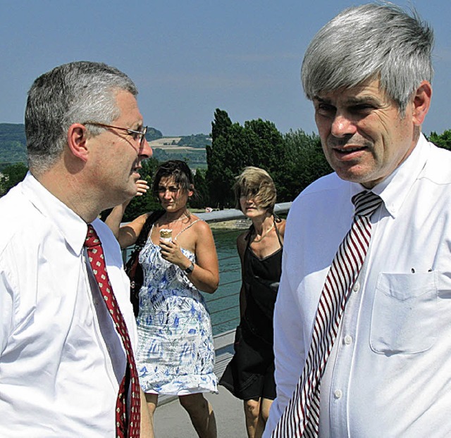 Edward Alford (rechts) im Gesprch mit OB Dietz   | Foto: Rathaus