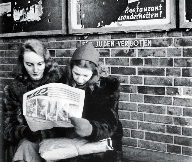 Fritz Eschen, &#8222;Zwei junge Frauen bei der Zeitungslektre&#8220;, 1945   | Foto: Eschen