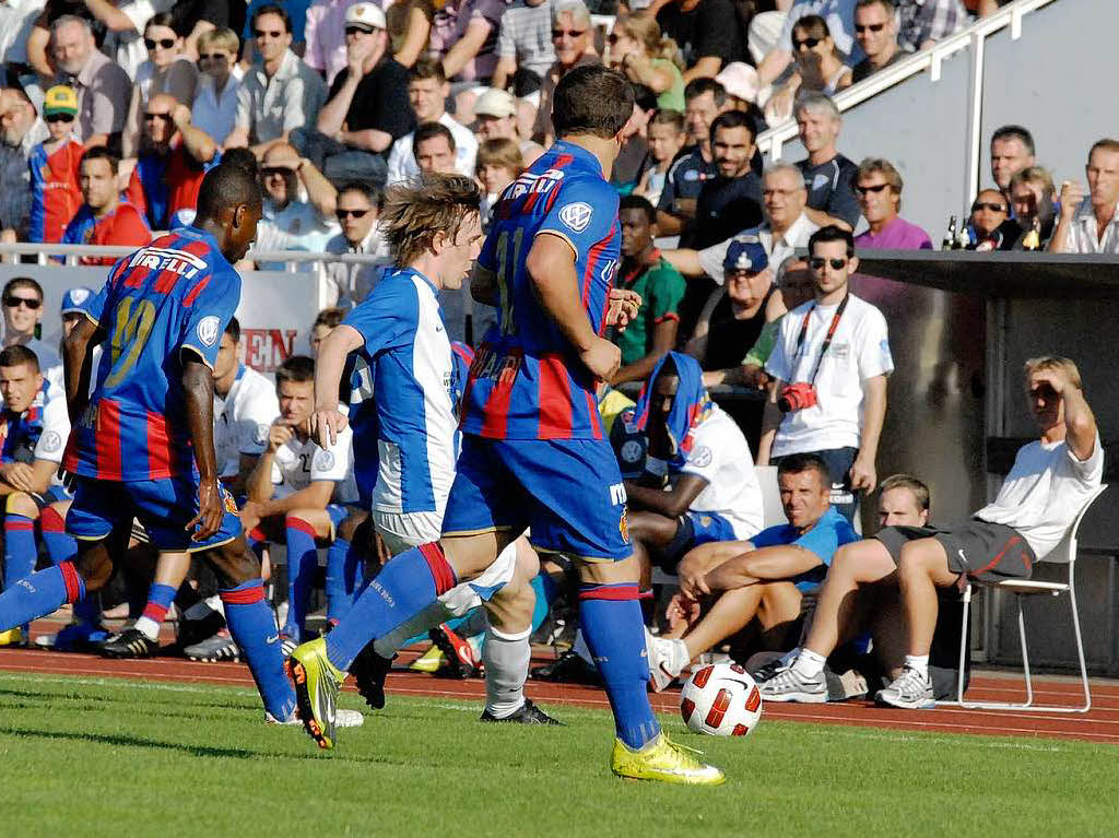 1500 Zuschauer beim Testspiel des SV Weil gegen den FC Basel im Nonnenholz-Stadion. Basel gewinnt am Donnerstagabend mit 4:0 (2:0).