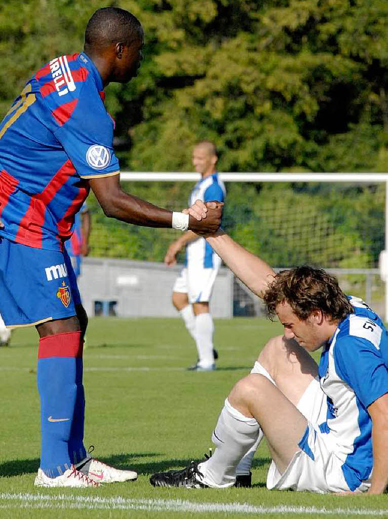 1500 Zuschauer beim Testspiel des SV Weil gegen den FC Basel im Nonnenholz-Stadion. Basel gewinnt am Donnerstagabend mit 4:0 (2:0).