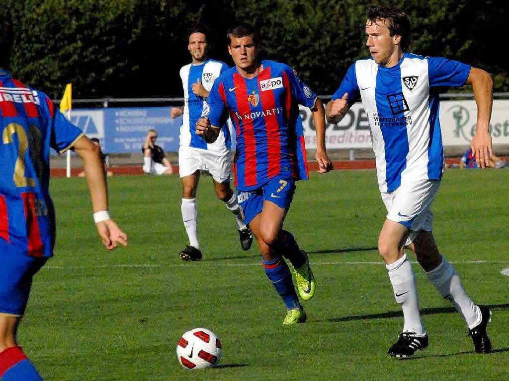 1500 Zuschauer beim Testspiel des SV Weil gegen den FC Basel im Nonnenholz-Stadion. Basel gewinnt am Donnerstagabend mit 4:0 (2:0).