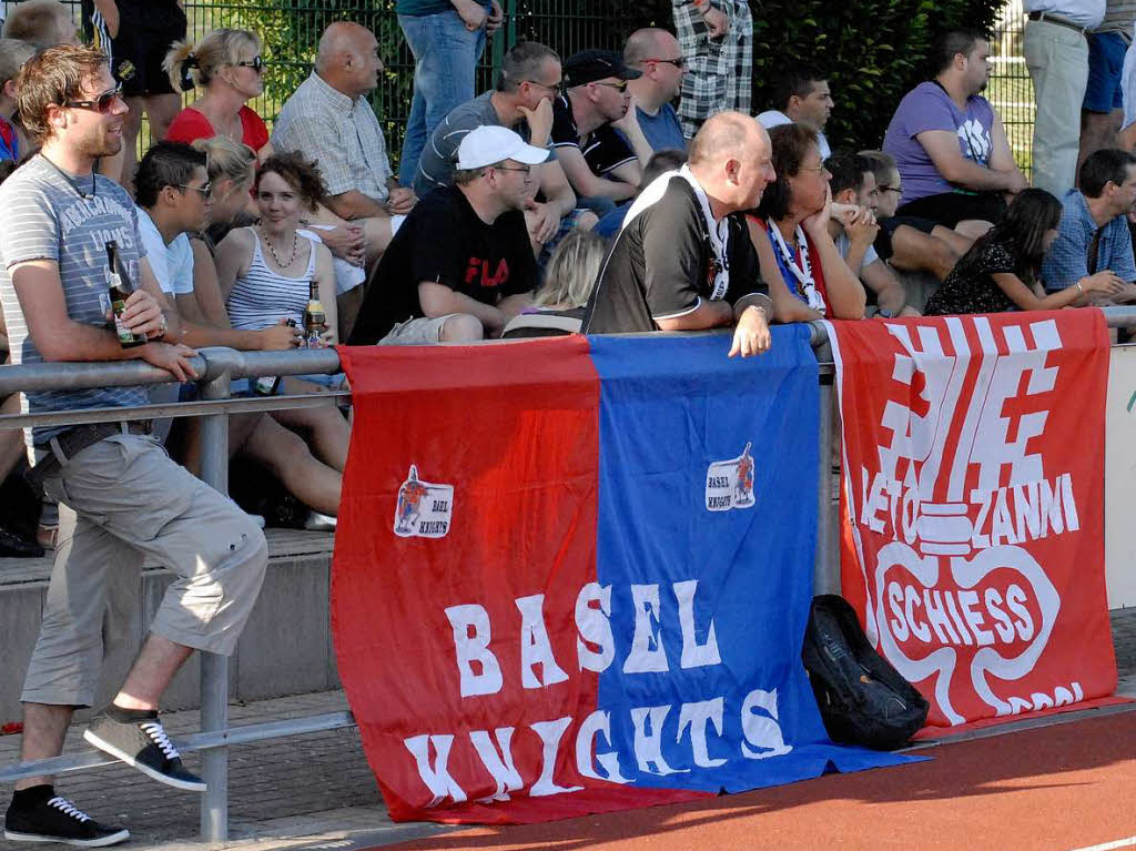 1500 Zuschauer beim Testspiel des SV Weil gegen den FC Basel im Nonnenholz-Stadion. Basel gewinnt am Donnerstagabend mit 4:0 (2:0).