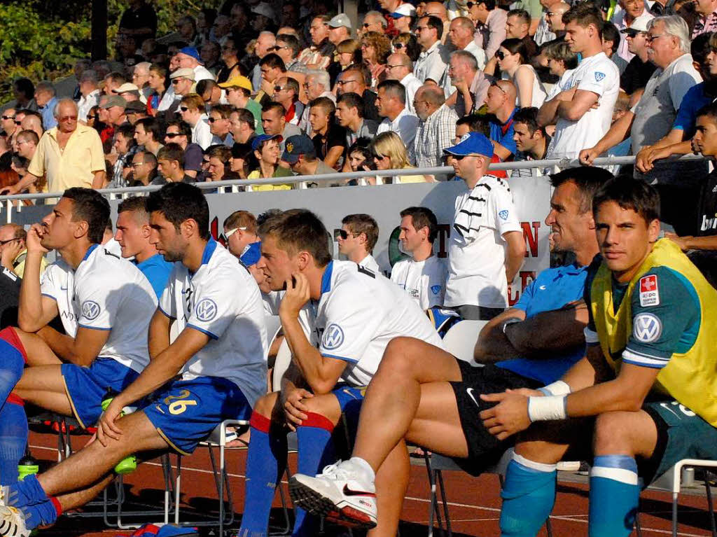 1500 Zuschauer beim Testspiel des SV Weil gegen den FC Basel im Nonnenholz-Stadion. Basel gewinnt am Donnerstagabend mit 4:0 (2:0).