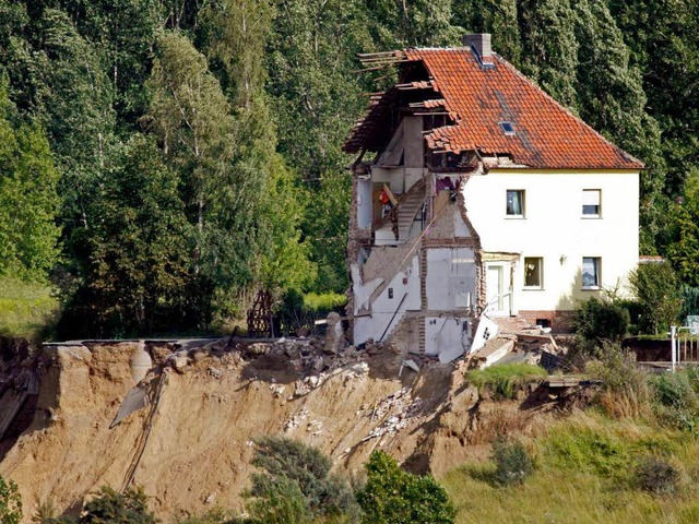 Die Ursache des Erdrutsches in Nachterstedt ist noch nicht geklrt.  | Foto: ddp