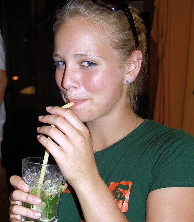 Theresa Fehr von der KjG Merzhausen - Au geniet einen Mojito.  | Foto: Antonia Felber