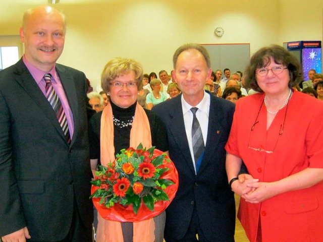 Mit dem Ehepaar Franz und Gertrud Schm...ann und Brgermeister Enrico Penthin.   | Foto: Anne Freyer