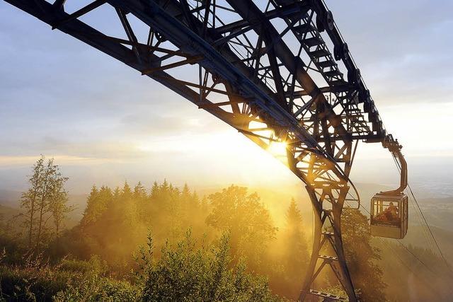 Gondeln im goldenen Licht