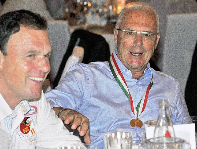 Co-Trainer und Teamchef: Holger Osieck  und Franz Beckenbauer  | Foto: dpa