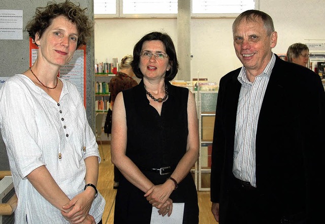 Autorin Annette Pehnt (links) krnt di...Lesegesellschaft, Bernd-Jrgen Thiel.   | Foto: Babeck-Reinsch