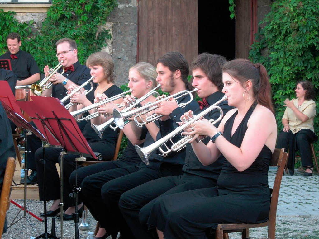 Konzert des Verbandsblasorchesters Kaiserstuhl-Tuniberg vor dem Burkheimer Schloss