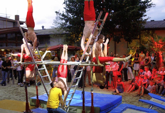 Karibische Nacht beim MGV: Sand, Palme...amstag vor der Rheinmatthalle geboten.  | Foto: Ilona Hge