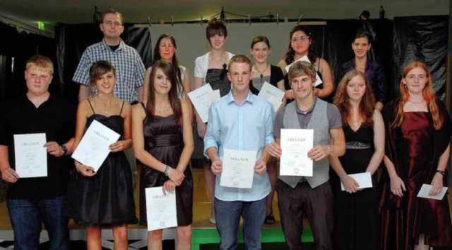 Abschlussfeier der Hauptschule in Wyhl...r und Klassenlehrerin Martina Hummel.   | Foto: Jrgen Schweizer