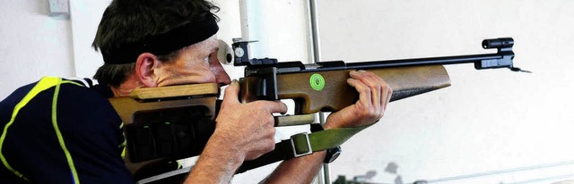 Nach dem Laufen noch in Ruhe das Ziel ...as ist die Kunst beim Sommerbiathlon.   | Foto:  Wolfgang Knstle