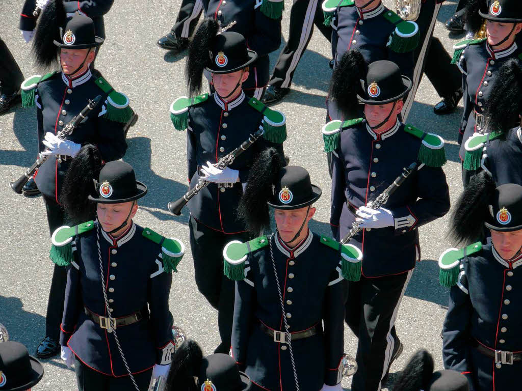 Rund 300 Musiker begeistern mehr als 25.000 Menschen in Freiburg bei einem Abstecher von Basel Tattoo.