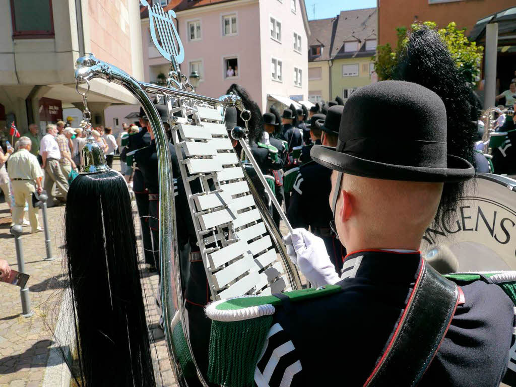 Rund 300 Musiker begeistern mehr als 25.000 Menschen in Freiburg bei einem Abstecher von Basel Tattoo.