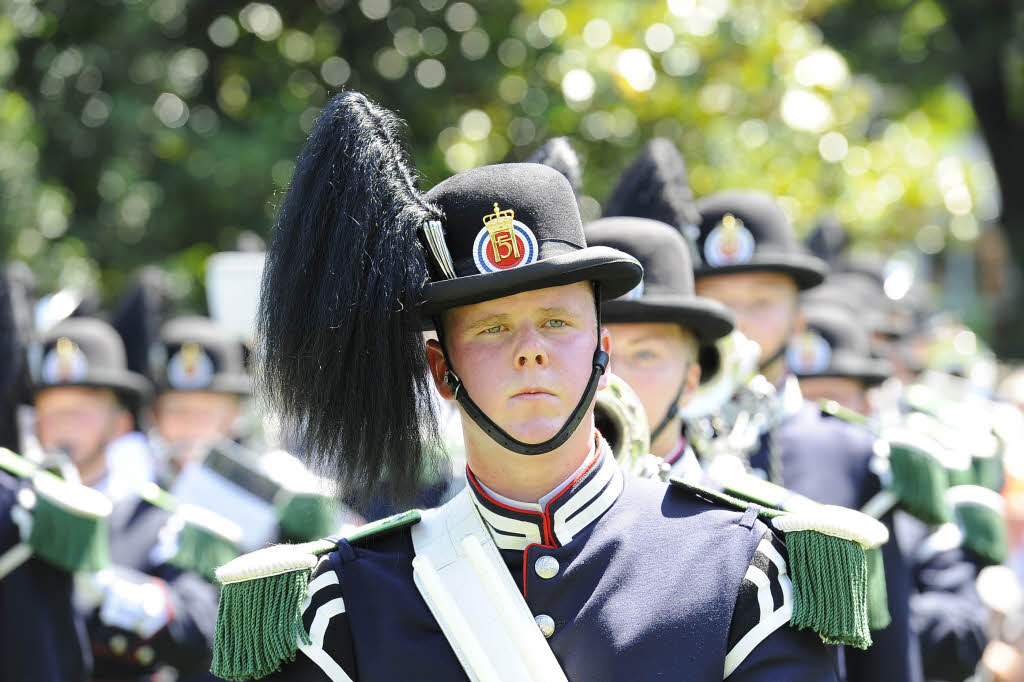 Rund 300 Musiker begeistern mehr als 25.000 Menschen in Freiburg bei einem Abstecher von Basel Tattoo.