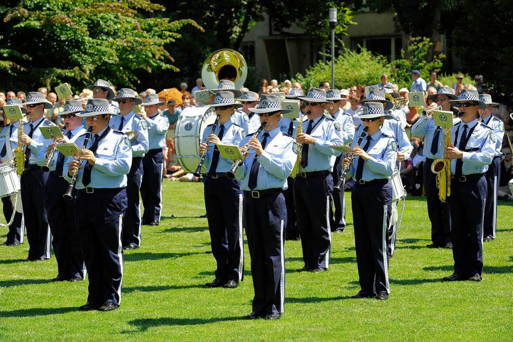 Rund 300 Musiker begeistern mehr als 25.000 Menschen in Freiburg bei einem Abstecher von Basel Tattoo.