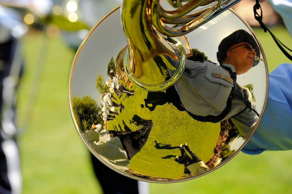 Rund 300 Musiker begeistern mehr als 25.000 Menschen in Freiburg bei einem Abstecher von Basel Tattoo.