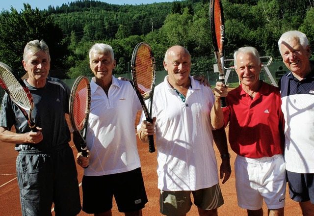 Meisterhafte Leistungen boten die Mnn...tieg in die Tennis-Oberliga feierten.   | Foto: maurer