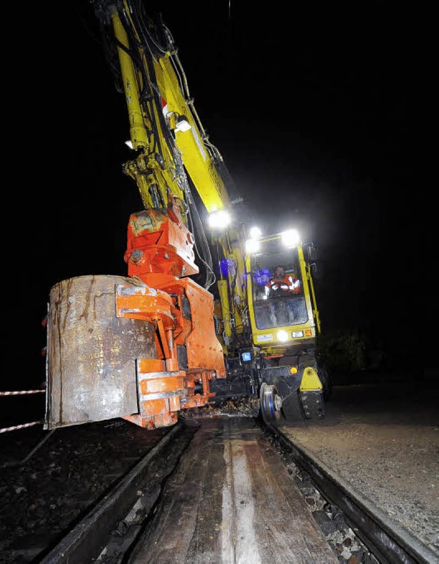 Spter als ntig? Arbeiten fr den Lrmschutz an der Freiburger Bahnstrecke.  | Foto: thomas kunz