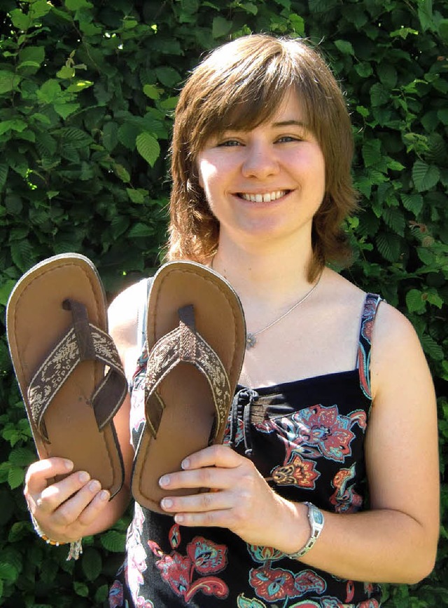 Nicole Schilli bekam Flipflops zum Abschied.   | Foto: Sandra Lber