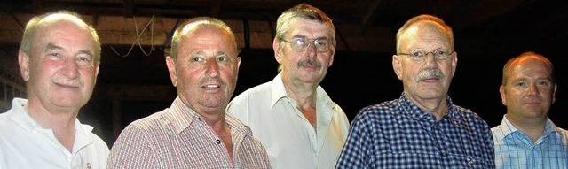 Seit 25 Jahren Mitglied beim FC Wallba...h Roth, Martin Ngele und Markus Wei.  | Foto: hildegard siebold