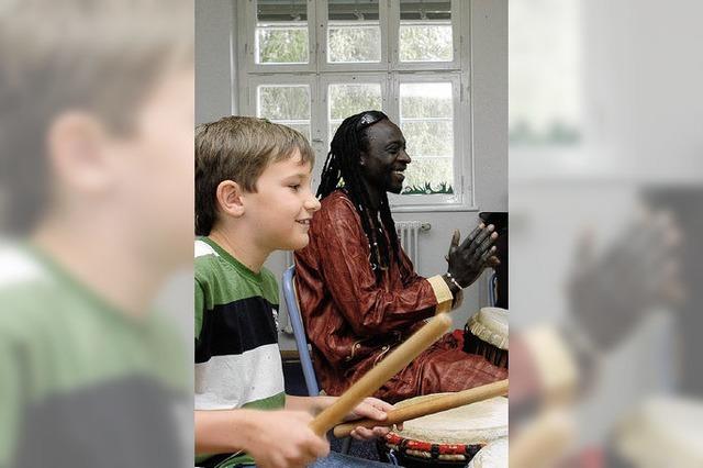 Dinkelberg-Schler musizieren fr Kinder in Gando