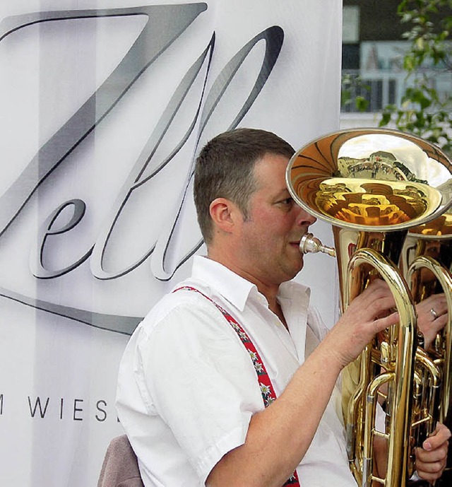 Neuer Schwung fr Zell: Das neue Logo findet Gefallen.  | Foto: Hermann Jacob