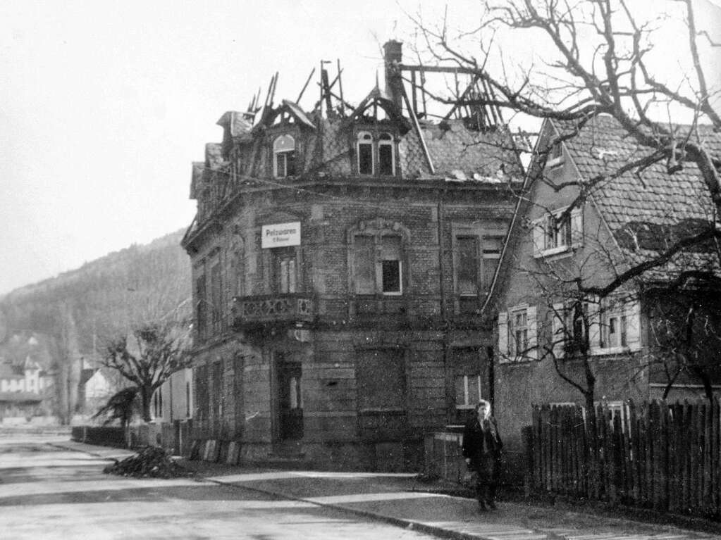 Eine Aufnahme des zerstrten Hauses Waldstrae 6 (heute Max-Planck-Strae), in dem Krschner H. Brauner seinem Handwerk nachging.