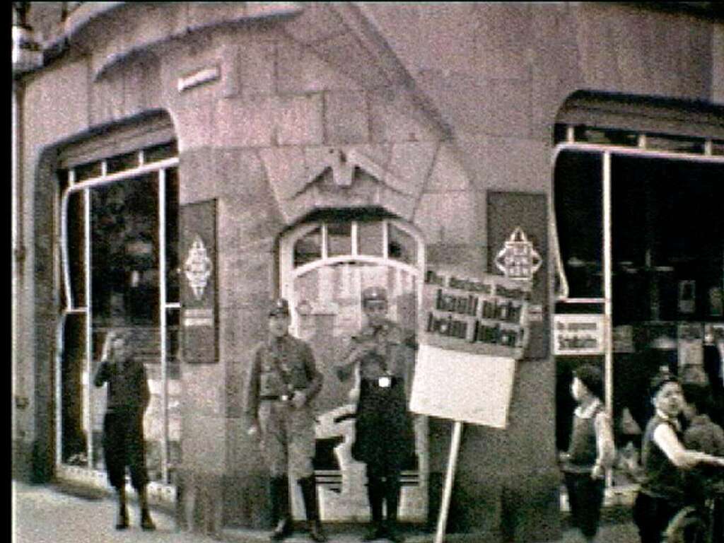 Am 1. April 1933 postierte sich Lahrer SA vor jdischen Geschften in Lahr und versuchte, einen Boykott zu erzwingen.