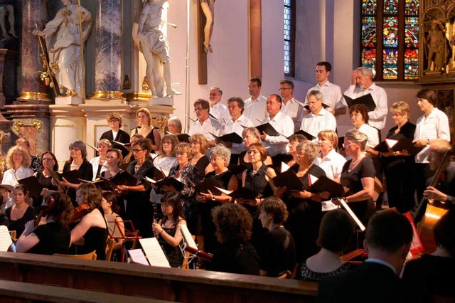 Die Kantorei in der Laurentiuskirche  | Foto: Ilona Hge