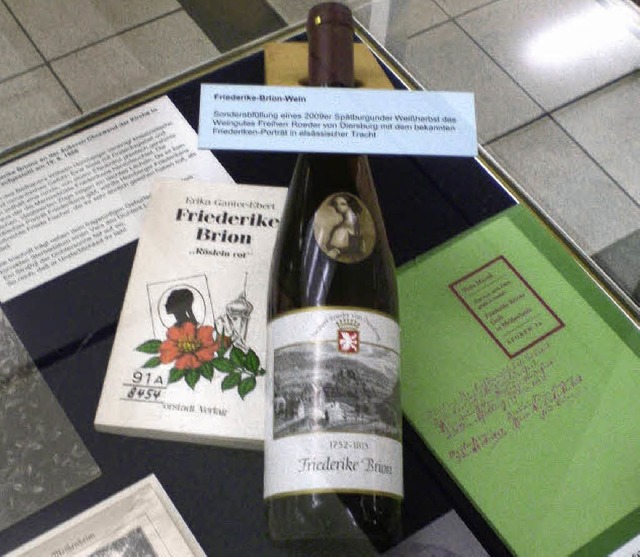 Der Friederike-Brion-Wein in der Brion-Vitrine  | Foto: Privat