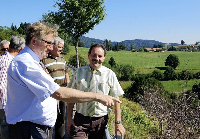 Auf Besichtigungstour: Regierungsprsi...ster Bruno Schmidt und Gemeinderten.   | Foto: Paul Berger