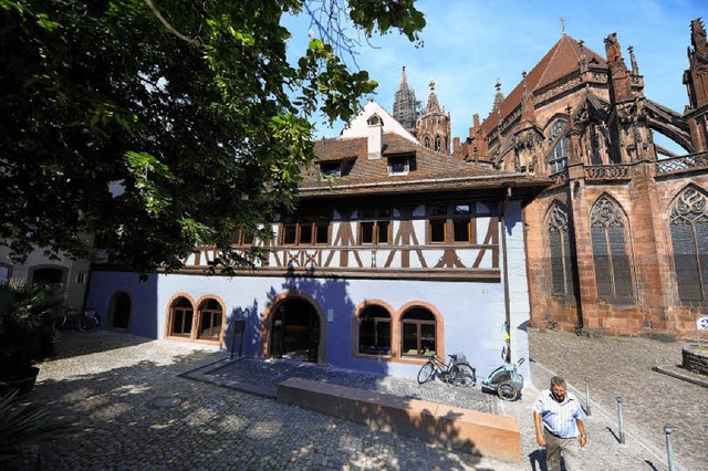 Das einzige Sichtfachwerkhaus Freiburg...tmittelalter: die alte Mnsterbauhtte  | Foto: ingo schneider